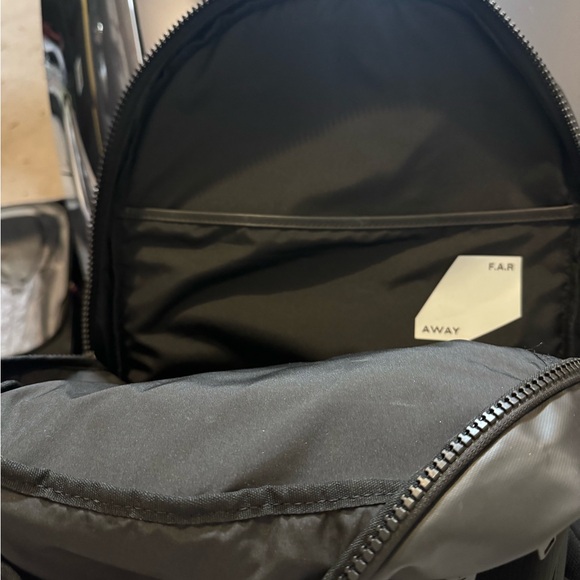 Away Outdoor Backpack 26L - Picture 4 of 5